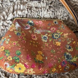 Patricia Nash “ small leather goods” flowers wrist bag net